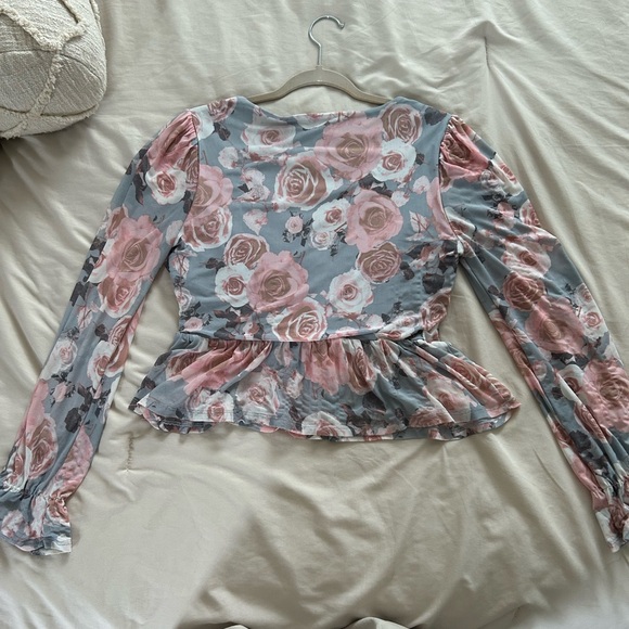 Francesca's Collections Gray and Pink Puff Sleeve Wrap Blouse - Picture 2 of 2